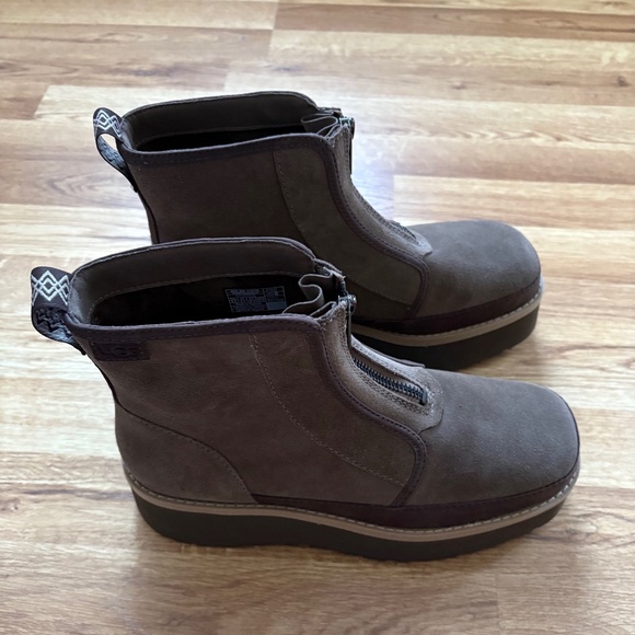 UGG Women’s Cityfunc Zip Boot - Picture 1 of 12